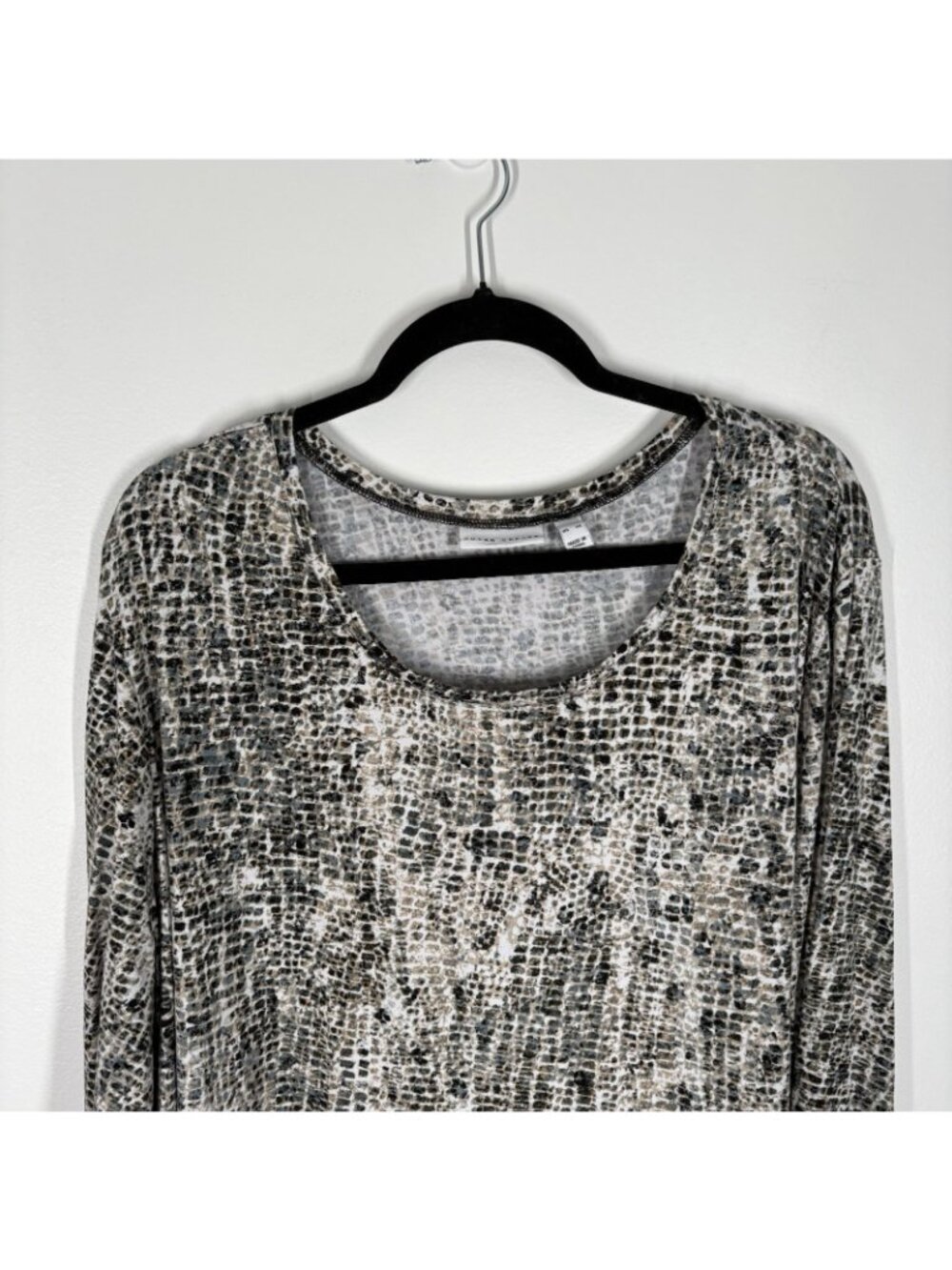 Susan Graver Women 5X Scoop Neck Printed Long Sleeve Brushed Liquid Knit Top - Picture 4 of 10